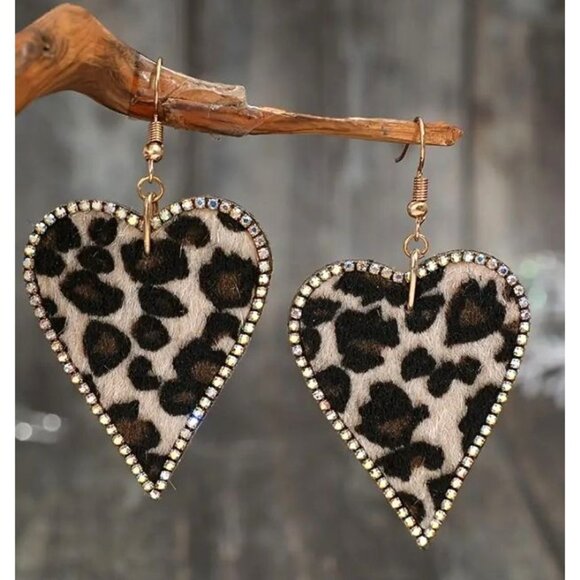 Leopard Print Heart-Shaped Dangle Earrings With Rhinestone Border NEW - Picture 2 of 3